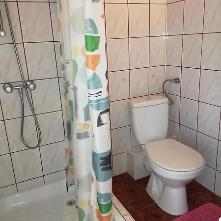 招待所 Goscinne - U Wiktorii 库瑞尼卡慕斯卡