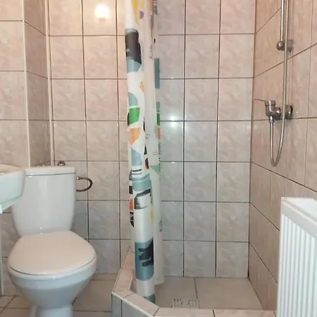 招待所 Goscinne - U Wiktorii 库瑞尼卡慕斯卡