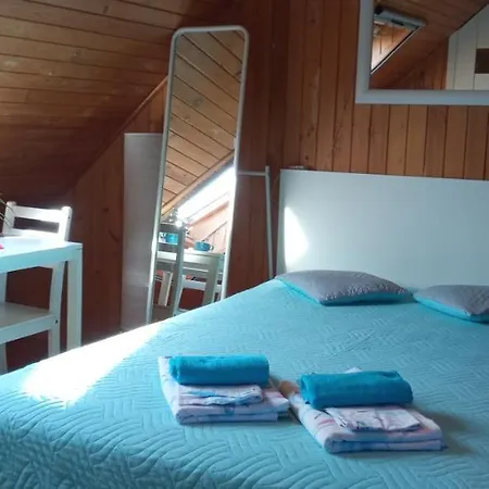 Goscinne - U Wiktorii 招待所 库瑞尼卡慕斯卡