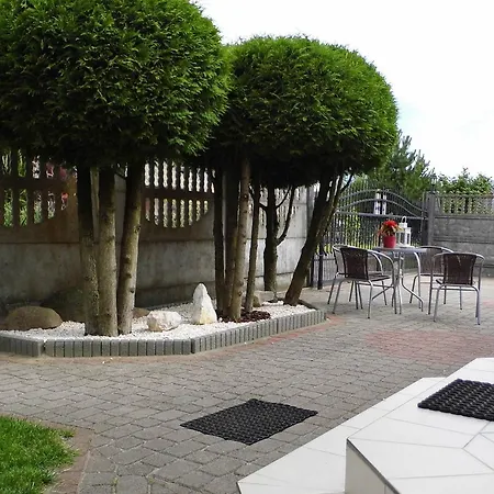 招待所 Goscinne - U Wiktorii 库瑞尼卡慕斯卡