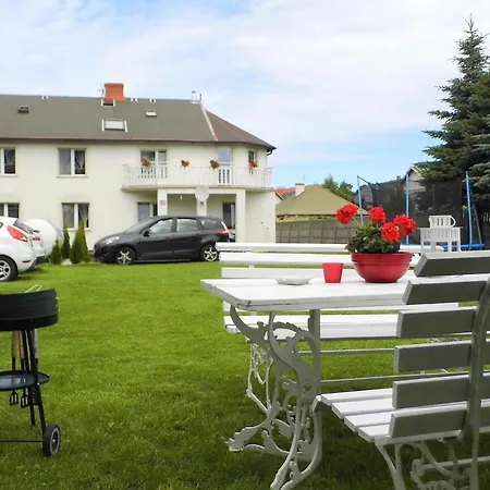 招待所 Goscinne - U Wiktorii 库瑞尼卡慕斯卡