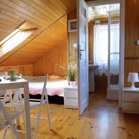 Goscinne - U Wiktorii 招待所 库瑞尼卡慕斯卡