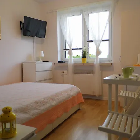 招待所 Goscinne - U Wiktorii 库瑞尼卡慕斯卡