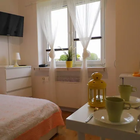 招待所 Goscinne - U Wiktorii 库瑞尼卡慕斯卡